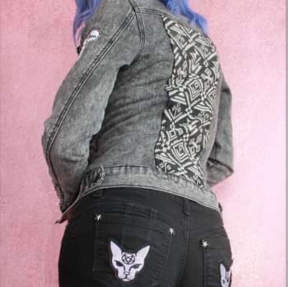 SOLD! DEATH BY COFFEE! Caffine lovers custom vintage acid washed denim jacket!!! - Picture 7 of 11